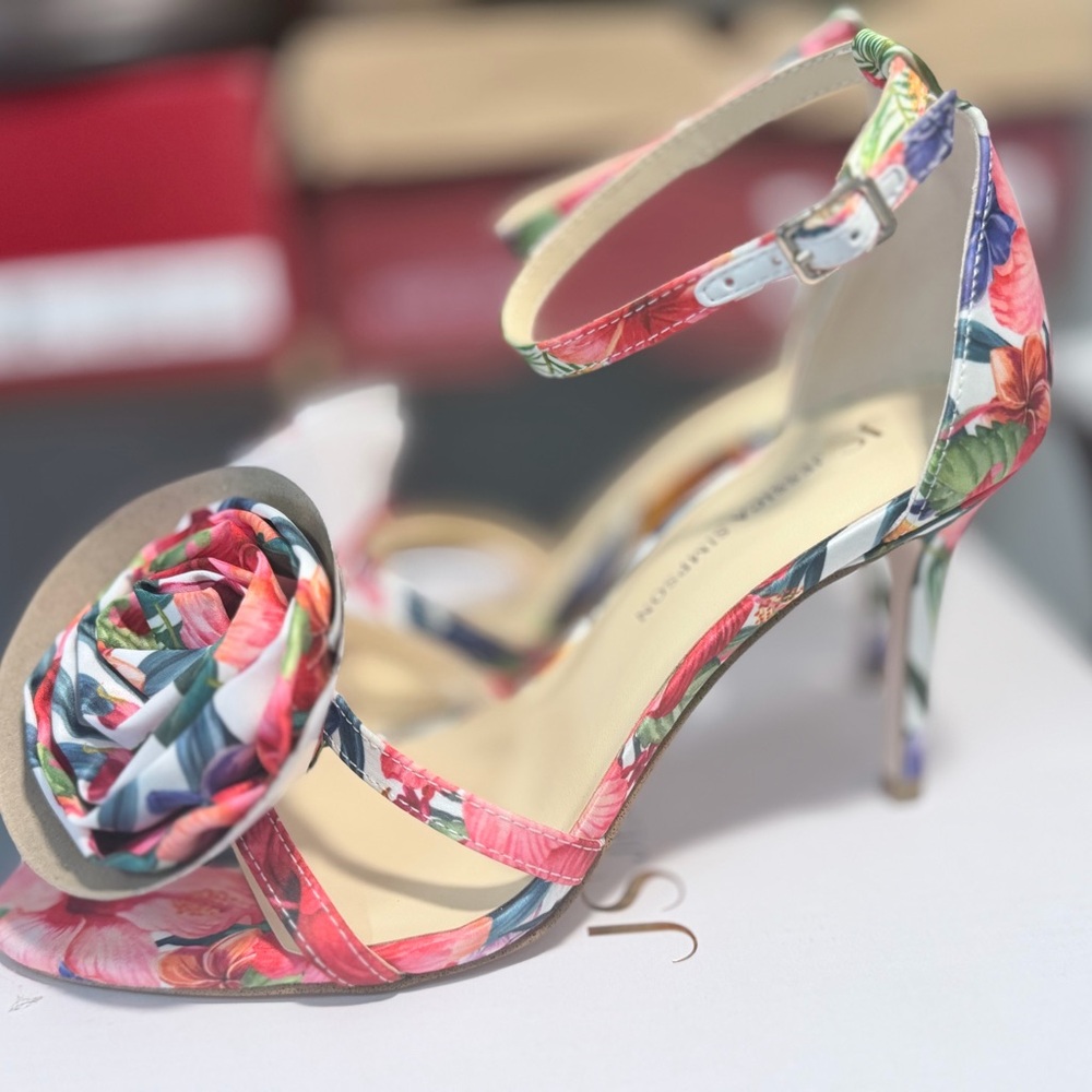 New Jessica Simpson Floral Sandals Women’s Size 6.5